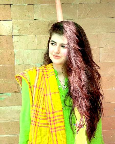 اس شہر کے بادل تری زلفوں کی طرح ہیں
یہ آگ لگاتے ہیں__ بجھانے نہیں آتے