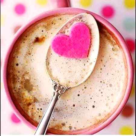 آپ کو  پتہ ہے  وہ  کیسی  ہے؟۔
چائے کے اوپر  " ملائی " جیسی۔