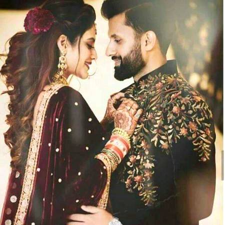 وہ پھول تو تھا مگر سورج مکھی کا۔۔۔!!!
نیا آفتاب دیکھ کر, رخ موڑ گیا ہم سے۔۔۔!