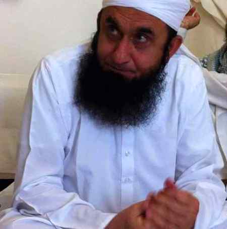 ایک عالم کو آپ اتنا مجبور کر دیا کہ اس کو معافی مانگنا پڑی۔💔
مجھے طارق جمیل صاحب پر نہیں آپ صحافیوں پر افسوس ہو رہا ہے کہ کتنے کم ظرف ہو تم لوگ انسان کے روپ میں جانور ہو، آپ کے چہرے آپ کے دلوں میں چھپے بغض دکھارہے ہیں۔، یہ وہی لوگ ہیں، جن کے دلوں میں چور ہے، صرف انہیں ہی مولانا صاحب کی باتوں کا غصہ لگا ہے۔  لعنت ہے ایسے لوگوں پہ ۔ ۔ ۔ ۔ ۔