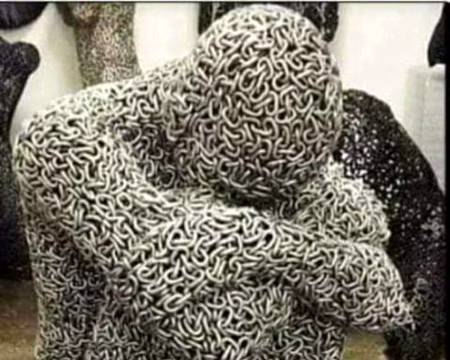 مقدر کی زنجیر سے بندھے ہم بے بس لوگ
عمر گزار دیتے ہیں معجزے کے انتظار میں😔