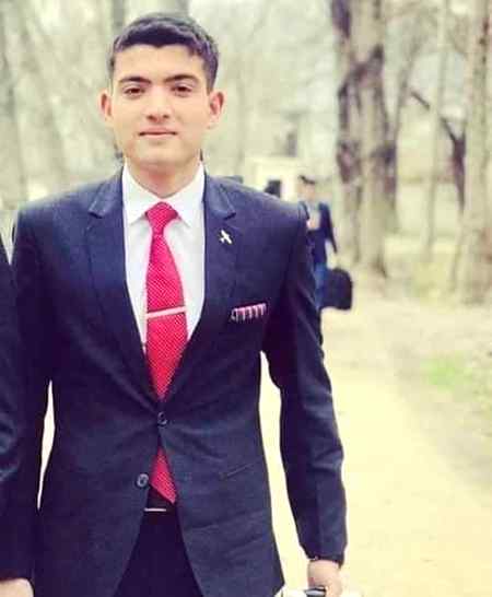 Lieutenant Yazdan
Pride of Pakistan 
He got splinters in due to Ceasefire Violation at LOC. His lung got ruptured in this unprovked ceasefire. Now he is Admitted in CMH Kharian..!!! 
Please pray fir this young boy and hero of this Motherland
GetWellSoonBigBrother 💖🙂
prayforhim 🙏🏻

May Allah lasts hi Life and Cure his all of pains
Ameen