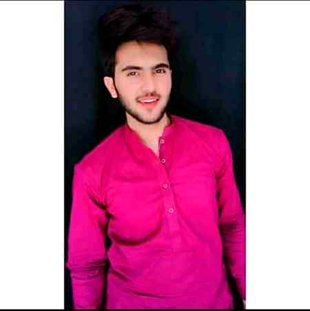 :-P
برسوں سے خواہش تھی مجھے خزانہ ملے 💓

پھر رب نے مجھے تم سے نوازا_ 🙈😘😘
😍🙈❤
