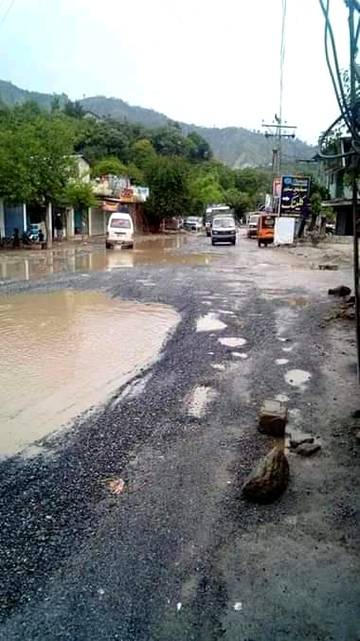 میں ایبٹ آباد مین روڈ پر  چھوٹے چھوٹے ڈیم تعمیر کرنے پر ایبٹ آباد کے وزرا  کا بے حدمشکور ہوں