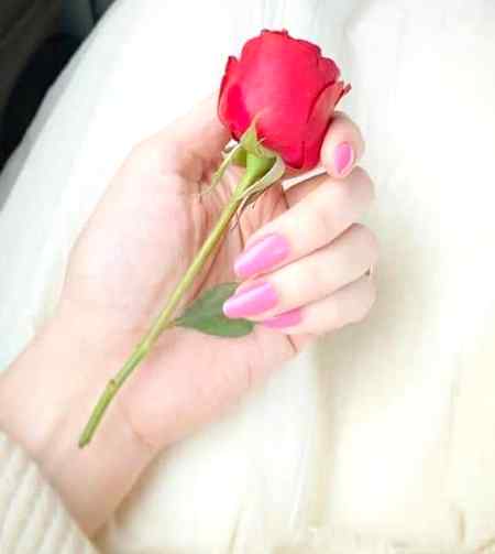 پھولوں اور کلیوں کے حصے اک دن یہ دکھ آنا ہے
جتنا چاہے ہنس لیں کھل لیں آخر تو مرجھانا ھے