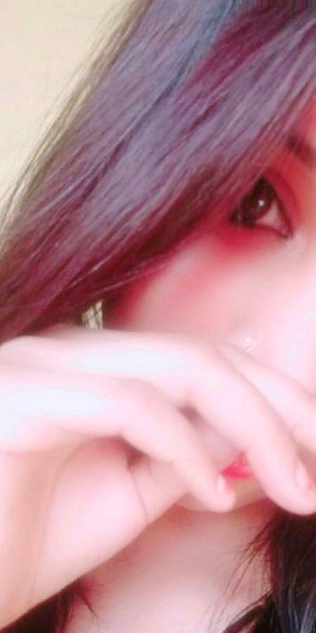 الجھنوں کی بھیڑ میں لا پتہ ہے زندگی جانے کتنے راستوں سے آشنا ہے زندگی کوئی منزل پر پہنچ کر بھی رہا محو سفر کوئی ہراک راستے میں دیکھتا ہے زندگی میری نظریں آ کے رک جاتی ہے میرے ہاتھ پہ کیالکیروں میں بھی کچھ لکھا ہوا ہے زندگی میں شب ہجراں میں اکثر سوچتی ہوں بیٹھ کر مجھکو جو کچھ بھی ملا کیا بس یہی ہے زندگی