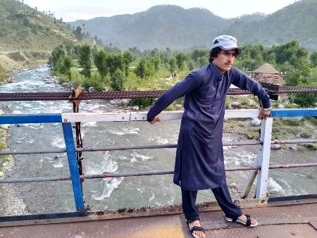 ھم بھی خاک  ھو  جائنگے اِک دن، 
کیا   تم   نے   سنا   نہیں___

" کُلُّ نَفْسٍ ذَائِقَتُہ المَوتْ