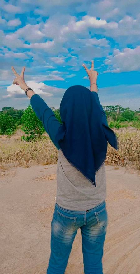 Girls are like poems alluring to read,tough to comprehend..
Try not to touch her flesh,but her soul this reveal you a man...
She maybe fragile at her heart,but not in her attitude..
She can be tender alike a rose,a and sharp as it's thorn.