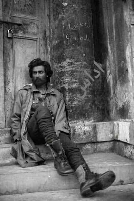 بھلا میں زخم کھول کر دکھاوں کیوں
اداس ہوں تو ہوں تمہیں بتاوں کیوں !