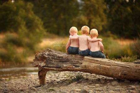 Hum 3 dost thy bachpn ma hi bishr gya