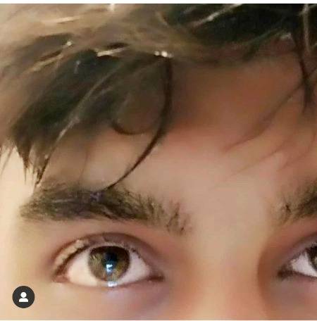 Uski aankhy sawal krti hn r meri himat jawab De jati hn. 🖤🖤Love u
