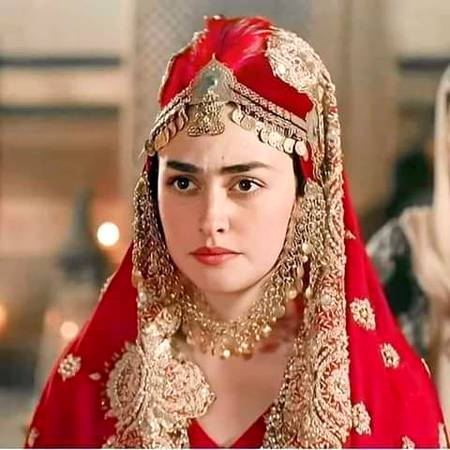 سفر شروع تو ھونے دے اپنے ساتھ مرا
تو خود کہے گا یہ کیسی بلا کے ساتھ ھوں میں
❤M@hi❤