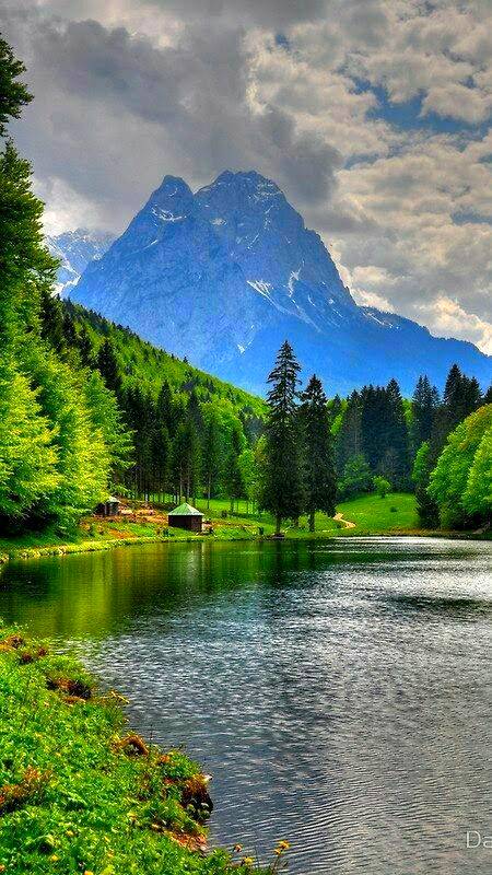Lake Riessersee and mount Alpspitz Germany