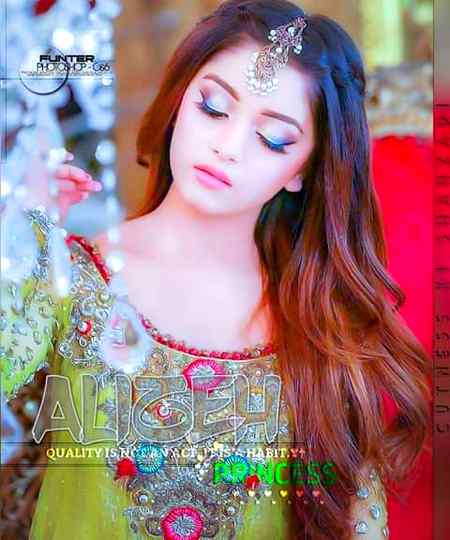 Mehsos ho rhi h hwaon ma uski khushbu. ....
Lgta h meri yad ma wo sans le rha hai...❤😍😍❤