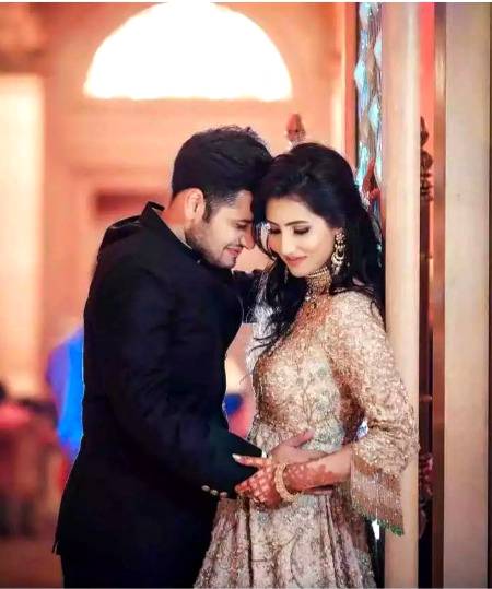 تجھےفرصت کہاںہے ہم غریبوں کویاد
کرنےکی..
وہ ہم ہیں جو ہروقت تیرےملنےکی
دعاکرتےہیں/