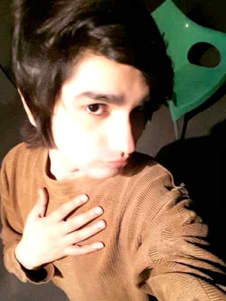 Tere mere dosti ko lakho sallam 😍