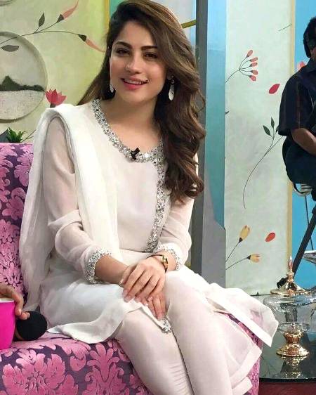 Cute Nilam Muneer