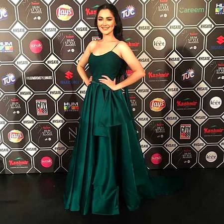 Hania Amir pic on hum award..