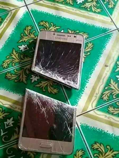 شوہر میں نہا لوں کسی کا فون آیے تو فون کاٹ کے رکھ دینا 
بیوی
ہور کوئی ساڈے لائق 🌹💫