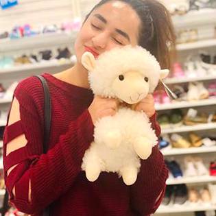 Yumna Zaidi ☺️ ☺️