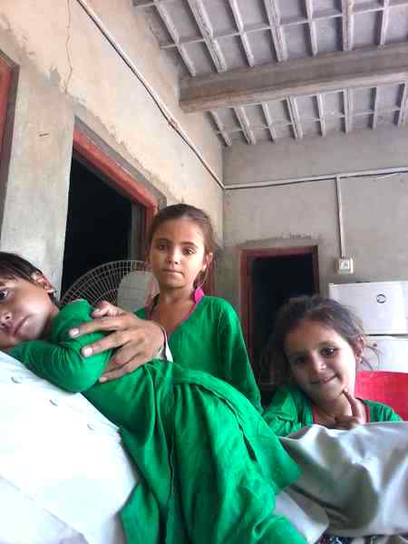 ان کے گہر میں جنت کی کہیتیاں نہی ہوتی 
جن کے گہر آگن میں بیٹیاں نہی ہوتی