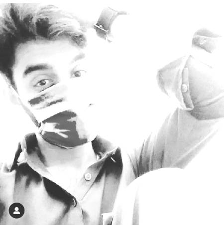 M abi 1 song k kch lines upload kr rha hu kisi k liy..insta one shixu Khan07 ...sorry muhartam h but ye last plzzz. 🖤