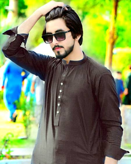 ہم گلی گلی تیرے نام کا چرچا نہیں کرتے صاحب
سچے عاشق کبھی معشوق کو رسوا نہیں کرتے🙏🏼😥💔