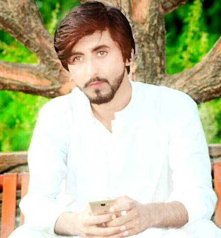 *"بس جاتے ہیں دل میں اجازت لیے بغیر __❤
Chaand💔
"وہ لوگ جنہیں ہم زندگی بھر پا نہیں سکتے __❤