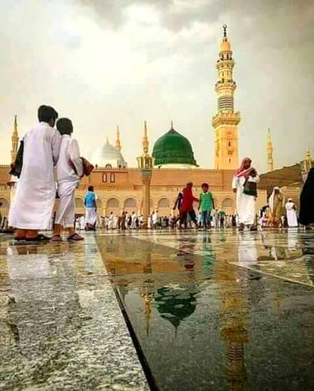 ﺷﺎﻓﻊ ﻣﺤﺸﺮﷺﮐﮯ ﺩﺍﻣﻦ ﻣﯿﮟ ﭼﮭﭙﺎ ﺑﯿﭩﮭﺎ ﮨﻮﮞ ﻣﯿﮟ ﮐﯿﺎ ﺧﺒﺮ ﮨﻨﮕﺎﻣﮧ ﺭﻭﺯ ﺟﺰﺍ ﮐﯿﺎ ﭼﯿﺰ ﮨﮯ 
ﮨﺮ ﻣﺮﺽ ﻣﯿﮟ ﺧﺎﮎ ﺭﺍﮦ ﻣﺼﻄﻔﯽﷺﮨﮯ ﮐﺎﺭﮔﺮ
ﺳﺎﻣﻨﮯ ﺍﮐﺴﯿﺮ ﮐﮯ ﮐﻮﺋﯽ ﺩﻭﺍ ﮐﯿﺎ ﭼﯿﺰ ﮨﮯ
ﺩﻝ ﻣﻨﻮﺭ ﮨﻮﮔﯿﺎ ﺁﻧﮑﮭﯿﮟ ﻣﻨﻮﺭ ﮨﻮ ﮔﺌﯿﮟ
ﺍﻟﻠﮧ ﺍﻟﻠﮧ ﺳﺒﺰ ﮔﻨﺒﺪ ﮐﯽ ﻓﻀﺎ ﮐﯿﺎ ﭼﯿﺰ ﮨﮯ 
💞⚘سیّدُنا کریمُُﷺ💞⚘