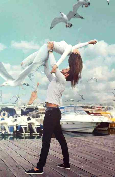 تیرے احساس کی خوشبو سے
معطر ہے سارا وجود میرا،،،❤❤
میری رگ رگ میں محبت تیری
میری ہر سانس پہ حق تیرا۔۔۔❤❤
.🔥🔥