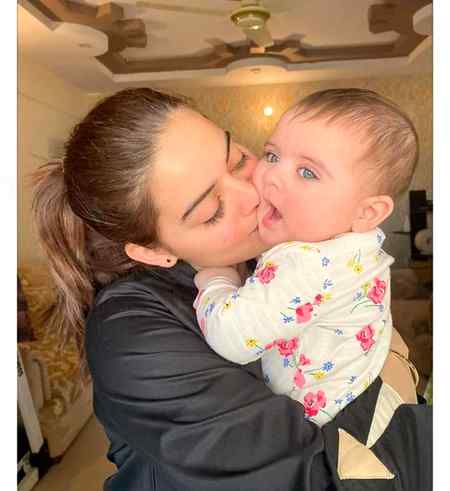 Minal Khan with niece Amal Muneeb