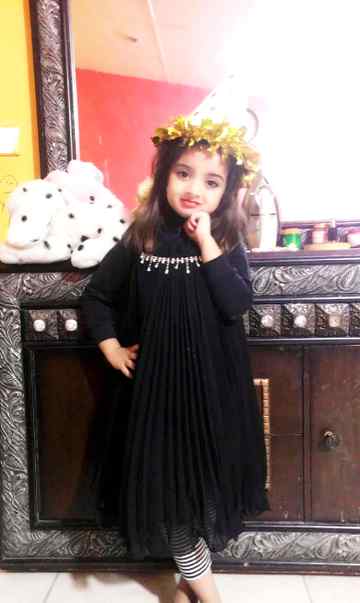 mY niEce aNaYa mY sWeetY liTtle anGel ... AlLah bleSs hEr ..