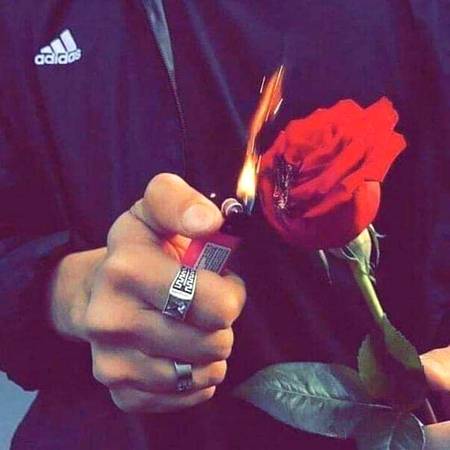 تیری عزت پہ بات آئی تو۔۔
میں محبت بھی مار ڈالوں گا 😔