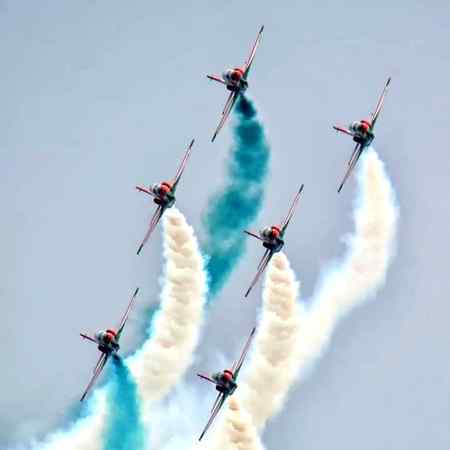 گرج گرج کے جھومنا ، اَجَل کے گرد گھومنا 
ہمارا فرض دشمنوں کے لشکروں پہ ٹوٹنا