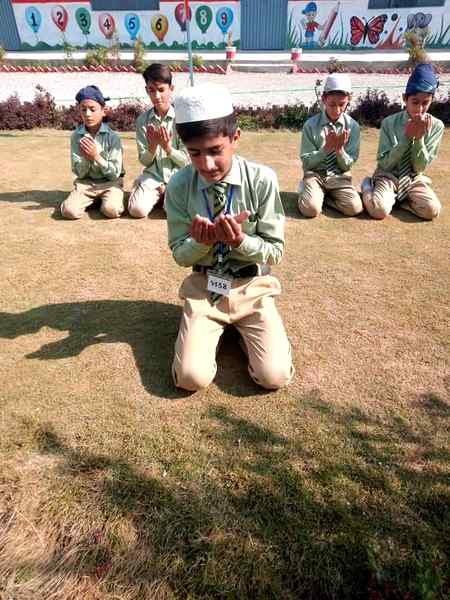 A Allah 🕋 hamary schl ko reopen krdy 😔  extremely miss you smartian 😥