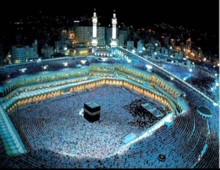 تیرے حرم کی کیا بات مولا 
تیرے کرم کی کیا بات مولا
تا عمر کر دے آنا مقدر
اللہ اکبر اللہ اکبر