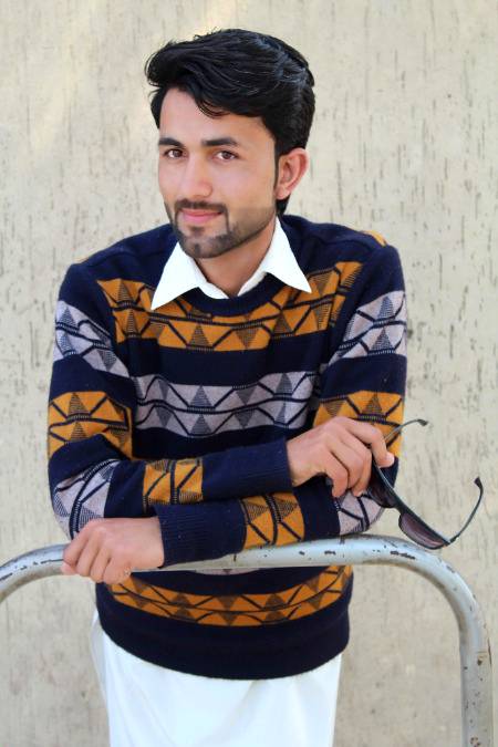 ایک ہی شخص پے مرکوز ہے دینا میری۔۔۔😍.....
یعنی اِک شخص مُجھے ارض و سماں جیسا ہے۔۔💕😘 
ツ