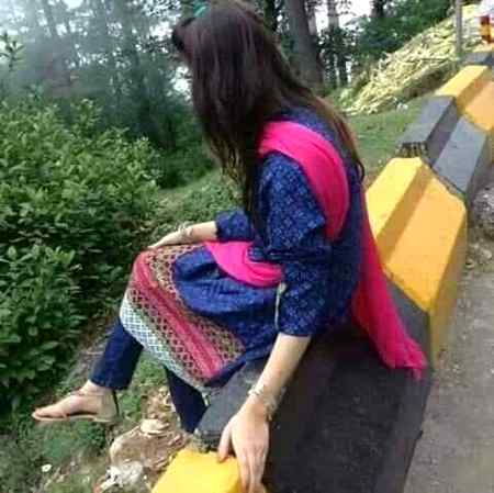 کوئ روح کا طلبگار ملے۔۔۔تو ہم بھی کرے محبت
ورنہ دل تو بہت ملتے ہیں ۔۔۔لیکن کوئ دل سا نہیں ملتا