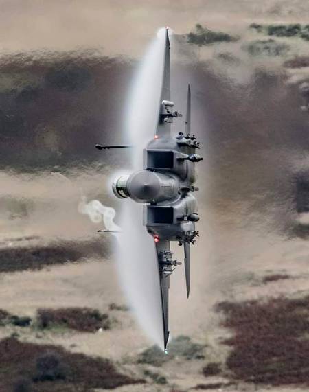 Duniya ka sub se mushkil kam apne kam se kam rakhna hai