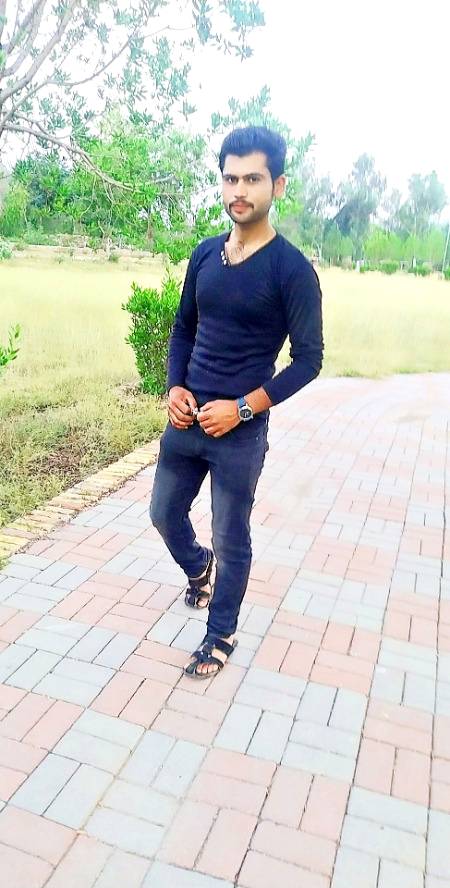 اچھی بھلی ایک لڑکی پوسٹ پر آتی تھی 😘🥰😋

پتہ نہیں کس نے سیٹ کر لی😒