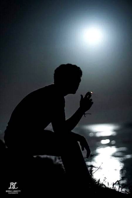 ہاں میں ہوں شدت پسند ہوں ..
ہر ایک جذبے میں، میں شِدت کا قائل ہوں. 
پھر وہ چاہے .. 
نفرت ہو یا محبت ..
توجہ یا نظرانداز کرنا ..
پرواہ یا بےپرواہ بننا ..
ہمدردی یا بیگانگی ..
عزت دینا یا چُپ رہنا ..
اِن سب جذبوں میں میرا کوئی ثانی نہیں..!!    😡