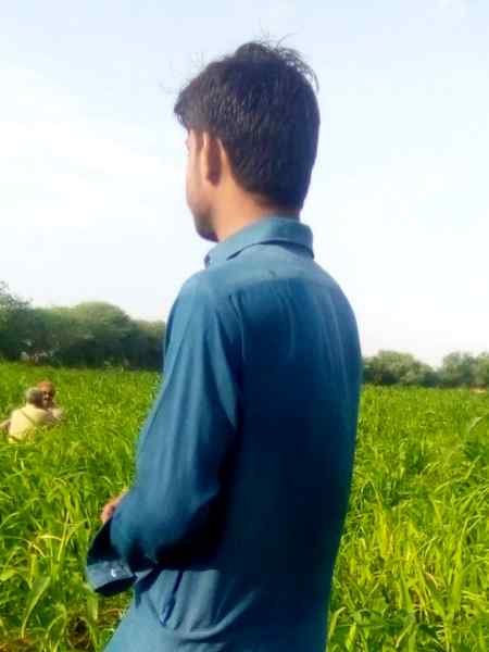 ہم   رکھتے   ہیں   تعلق    تو    نبھاتے   ہیں   عمر   بھر ،،،

ہم   سے   بدلا   نہیں   جاتا   یار   بھی  ۔  پیار   بھی❤❤😍