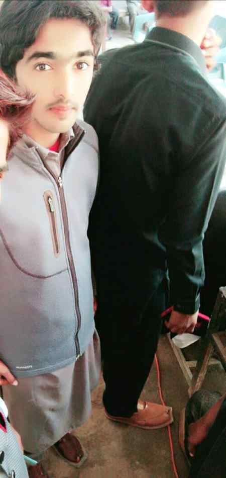 ﮨﻮﻧﭩﻮﮞ ﭘﮧ ﺍﻟﻔﺖ ﮐﺎ ﻧﺎﻡ ﮨﻮﺗﺎ ﮨﮯ، ﺁﻧﮑﮭﻮﮞ ﻣﯿﮟ ﭼﮭﻠﮑﺘﺎ ﺟﺎﻡ ﮨﻮﺗﺎ ﮨﮯ_❤

ﺗﻠﻮﺍﺭﻭﮞ ﮐﯽ ﻭﮨﺎﮞ اوقات ﮐﯿﺎ ﮨﻮ ﮔﯽ ﺁﻧﮑﮭﻮں ﺳﮯ ﺟﮩﺎﮞ ﻗﺘﻞ ﻋﺎﻡ ﮨﻮﺗﺎ ﮨﮯ??
AD QureShi.m2