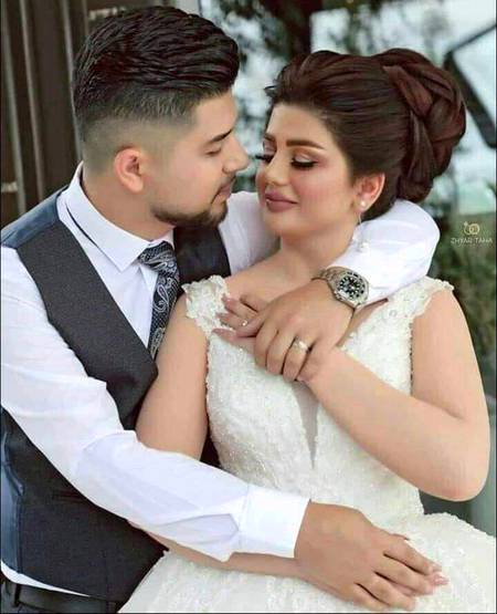 ہم نہیں چاہتے تمھارے ساتھ کسی اور کا تعلق ہو....
😘
تمھیں نفرت بھی کرنی ہو تو وہ بھی فقط ہم سے ہی کرنا...