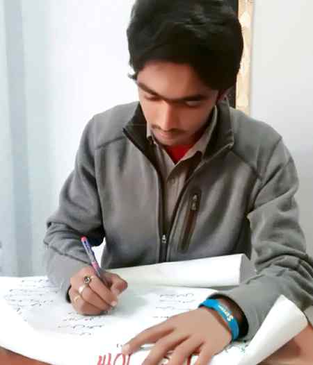 کیا لکھوں اس کی یاد میں کچھ لکھ نہیں سکتا 😨
وہ یاد آتی ہے تو میری جان جاتی ہے 
😍😰