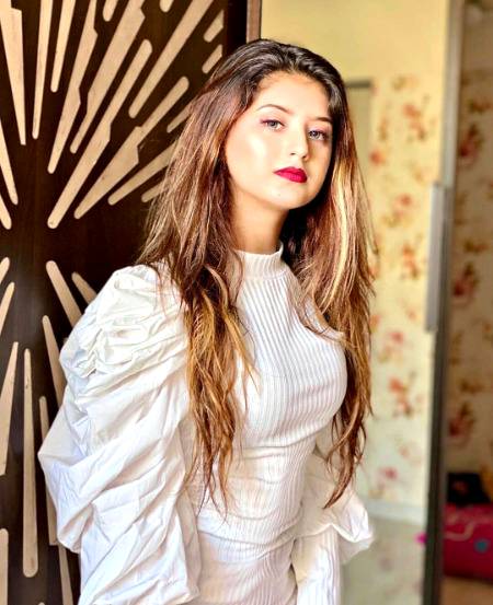 Arishfa Khan now follow me guys😊😇