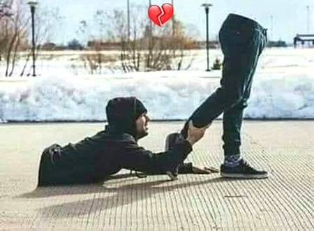 *خود اپنے ہی پاؤں پکڑ کر میں نے*
*اپنے کیے کی مانگی ہیں معافیاں.*💔