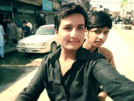 کوئی نہیں ہے یہاں اعتبار کے قابل🖤
کسی کو راز بتاؤ گے مارے جاؤ گے😭

پڑھے لکھے جاہل🖤