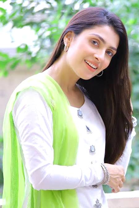 Ayeza khan