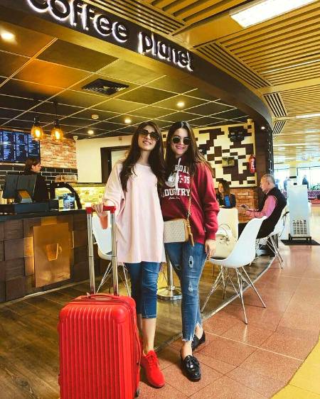 Kinza hashmi & Minal Khan..